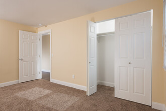 Lake Heights Apartments in Hamburg, NY - Building Photo - Interior Photo