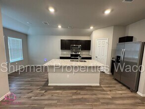 7105 Canadian Dr in China Spring, TX - Building Photo - Building Photo