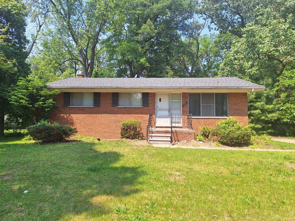 21771 Fairway Dr in Southfield, MI - Building Photo