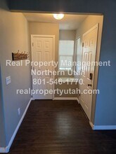 490 E 700 S in Clearfield, UT - Foto de edificio - Building Photo