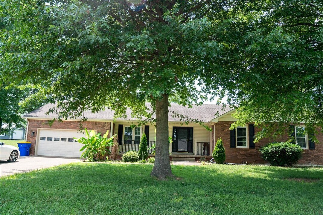 3309 Smallhouse Rd in Bowling Green, KY - Building Photo