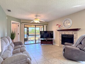 2006 Garden Lake Dr in Winter Haven, FL - Foto de edificio - Building Photo