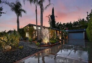 16439 Kingsbury St in Los Angeles, CA - Building Photo