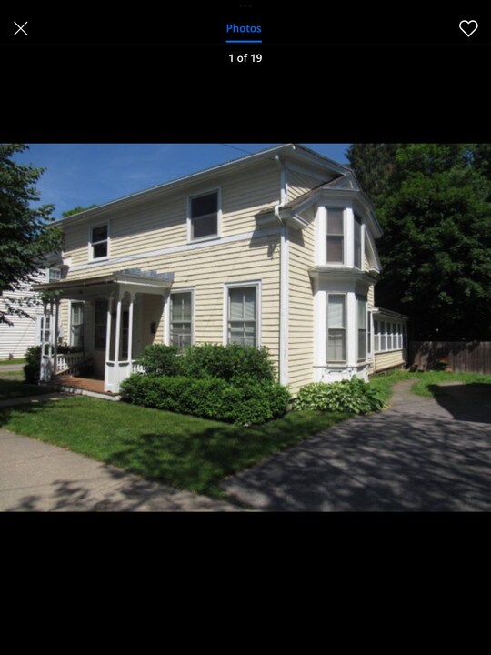 26 Elm St, Unit 26 Elm B in Cooperstown, NY - Foto de edificio