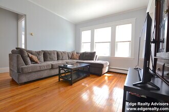59 South Crescent Circuit, Unit 2 in Boston, MA - Foto de edificio - Building Photo