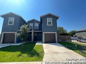 6878 Lakeview Dr. in San Antonio, TX - Building Photo