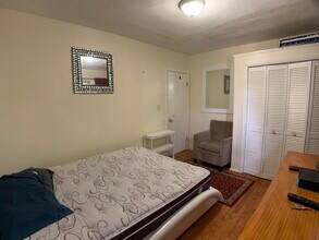 569 Main St, Unit 1 in Medford, MA - Building Photo - Building Photo