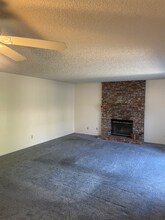 31908 Del Cielo Este, Unit Unit 2D in Bonsall, CA - Foto de edificio - Building Photo