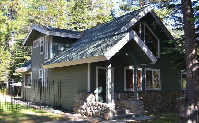 957 Tata Ln