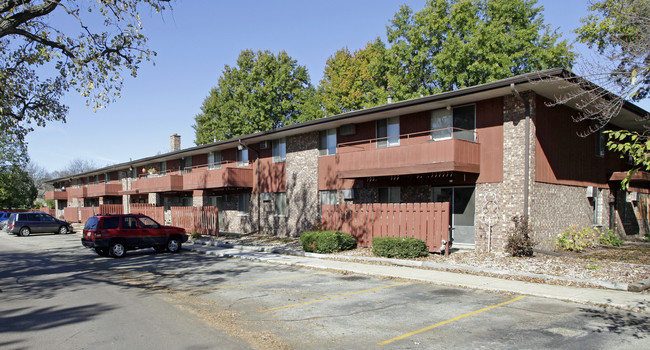 Apartments of Riverwood, LLC in Madison, WI - Foto de edificio - Building Photo