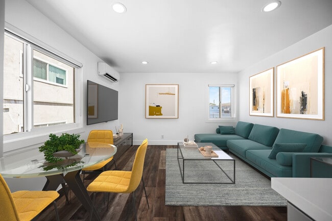 1101 N. Flower St. in Santa Ana, CA - Building Photo - Building Photo