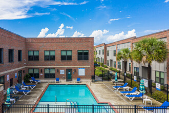 Walk2Campus Student Living in Columbia, SC - Building Photo - Building Photo