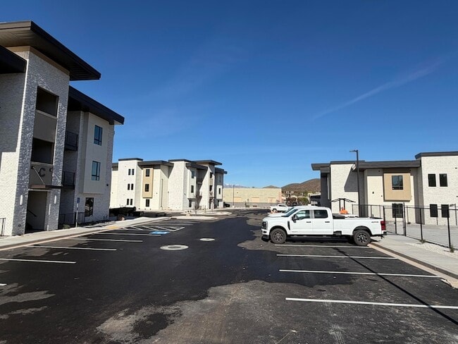 983 W State St in Hurricane, UT - Building Photo - Building Photo