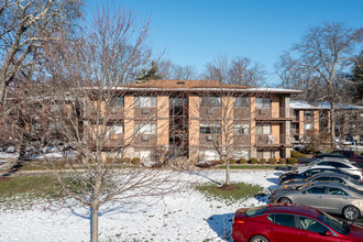 Oakwood in New Windsor, NY - Building Photo - Building Photo