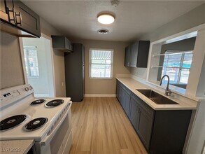 1300 E Nelson Ave in North Las Vegas, NV - Foto de edificio - Building Photo