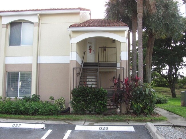 property at 815 Boynton Beach Blvd