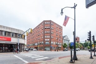 24 Park St, Unit 4F in Attleboro, MA - Building Photo