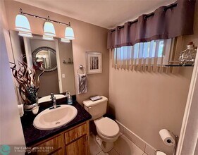 466 SE 14th St in Dania Beach, FL - Building Photo - Building Photo