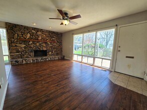 1910 Golden Dr in Bloomington, IL - Building Photo - Building Photo