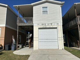 6745 Hudson Ave in Hudson, FL - Building Photo
