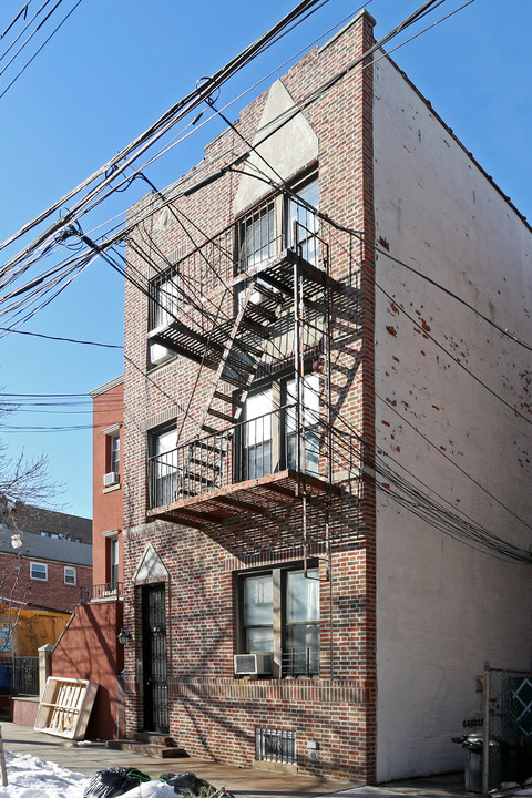 2574 43rd St in Astoria, NY - Building Photo