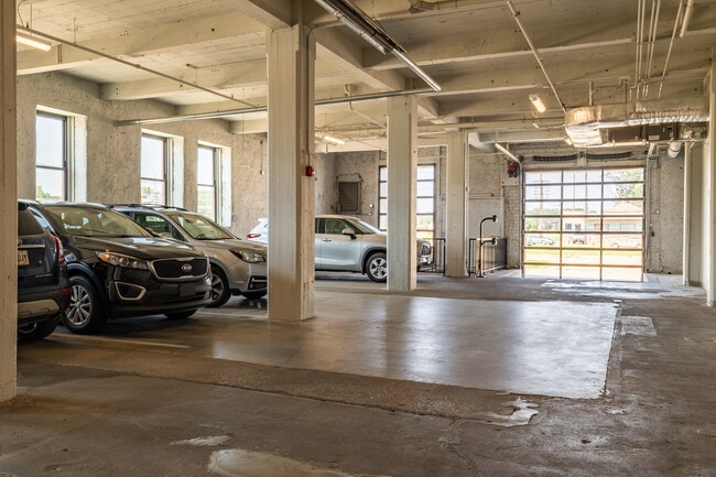 Kansas Avenue Lofts in Topeka, KS - Foto de edificio - Building Photo