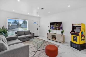 7001 Coolidge St in Hollywood, FL - Building Photo - Building Photo