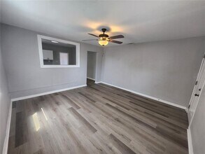 2406 E Clark St in Tampa, FL - Foto de edificio - Building Photo