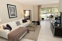 7130 Blue Juniper Ct in Naples, FL - Foto de edificio - Building Photo