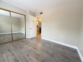 5421 W Ganado Dr in Las Vegas, NV - Building Photo - Building Photo
