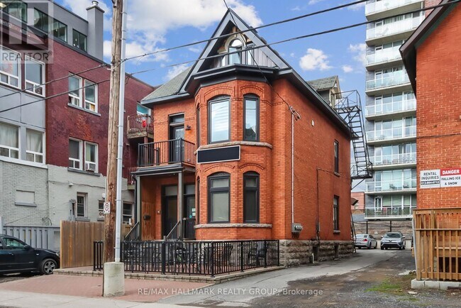 2-381 COOPER St in Ottawa, ON - Building Photo - Building Photo