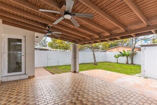 310 SW 76th Ct, Unit 1 in Miami, FL - Building Photo