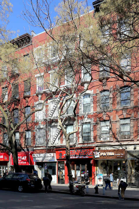 225 E 14th St in New York, NY - Building Photo