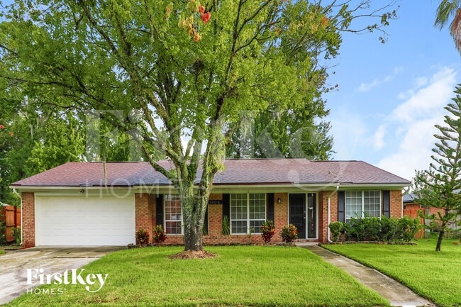 1806 Alder Dr