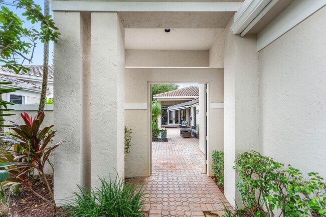 6673 NW 24th Terrace in Boca Raton, FL - Building Photo - Building Photo