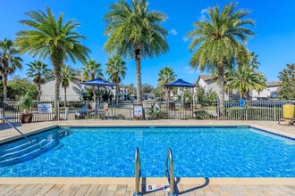 Carmendy Square Townhomes in Lady Lake, FL - Foto de edificio - Building Photo