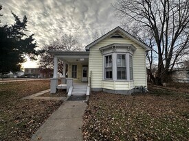 1722 S 10th St in St. Joseph, MO - Building Photo