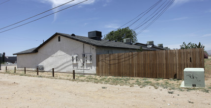 16511 Bear Valley Rd in Victorville, CA - Building Photo - Building Photo