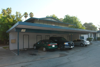 Sierra Garden Apartments in Walnut Creek, CA - Building Photo - Building Photo