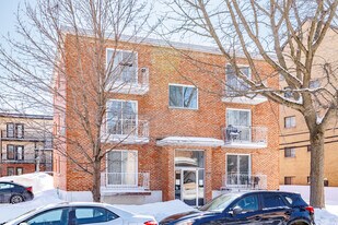 392 Lulli Rue in Laval, QC - Building Photo