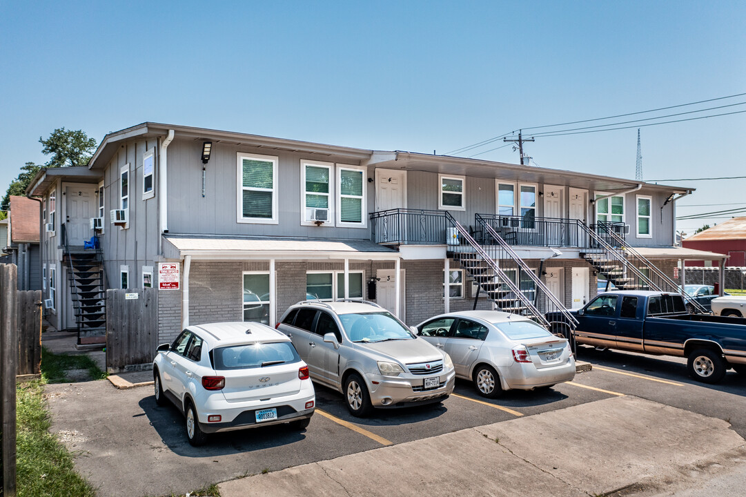 Elysian Apartments in Houston, TX - Building Photo