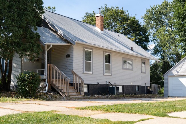 property at 1115 W 11th St