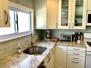 2029 Fitzwater St, Unit A in Philadelphia, PA - Building Photo - Building Photo