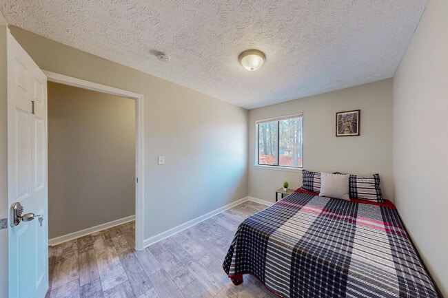 property at 4335 Lincolndale Dr