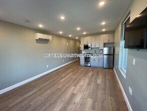 14 Yeamans St-Unit -310 in Revere, MA - Building Photo - Building Photo