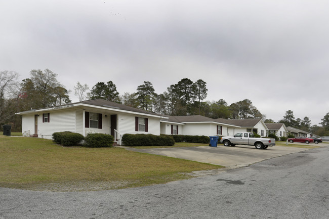 Holly Ross Estates in Waycross, GA - Building Photo - Building Photo