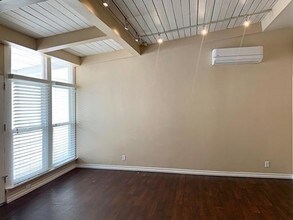 6871 Franklin Ave-Unit -302 in Los Angeles, CA - Building Photo - Building Photo