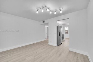 1200 SW 124th Ter, Unit 207q in Pembroke Pines, FL - Building Photo