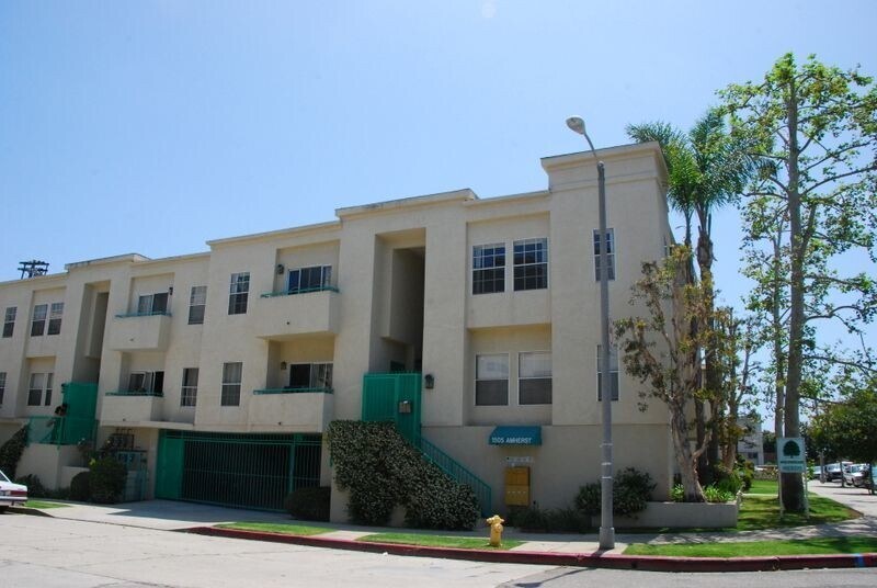 1505 Amherst Avenue, in Los Angeles, CA - Building Photo