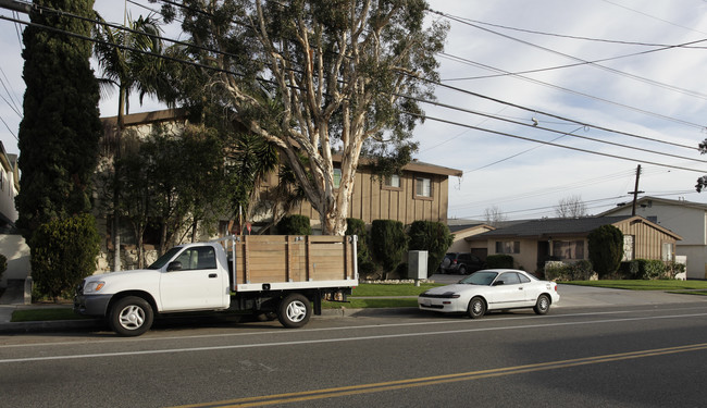 Hamilton Street Apartments in Costa Mesa, CA - Building Photo - Building Photo